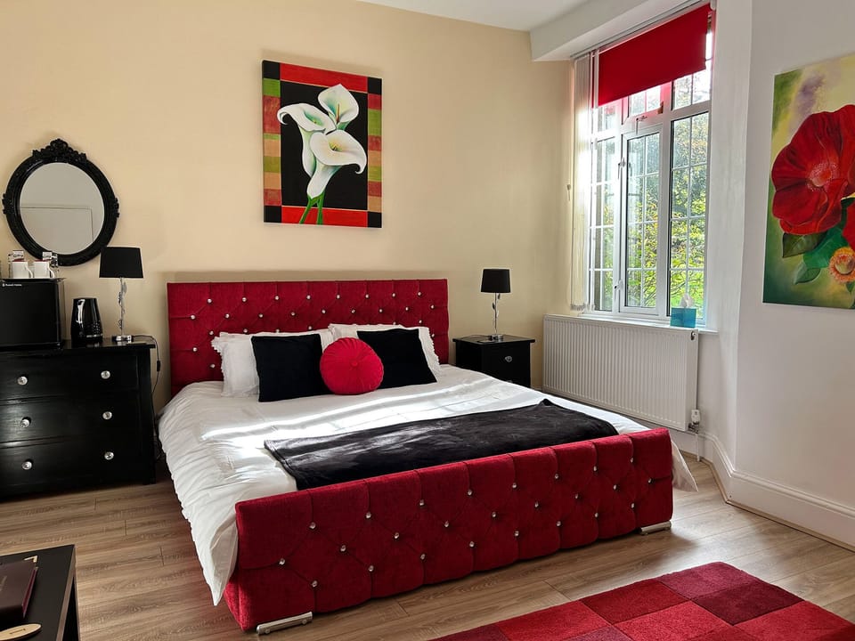 Superior King Room | Individually decorated, individually furnished, bed sheets