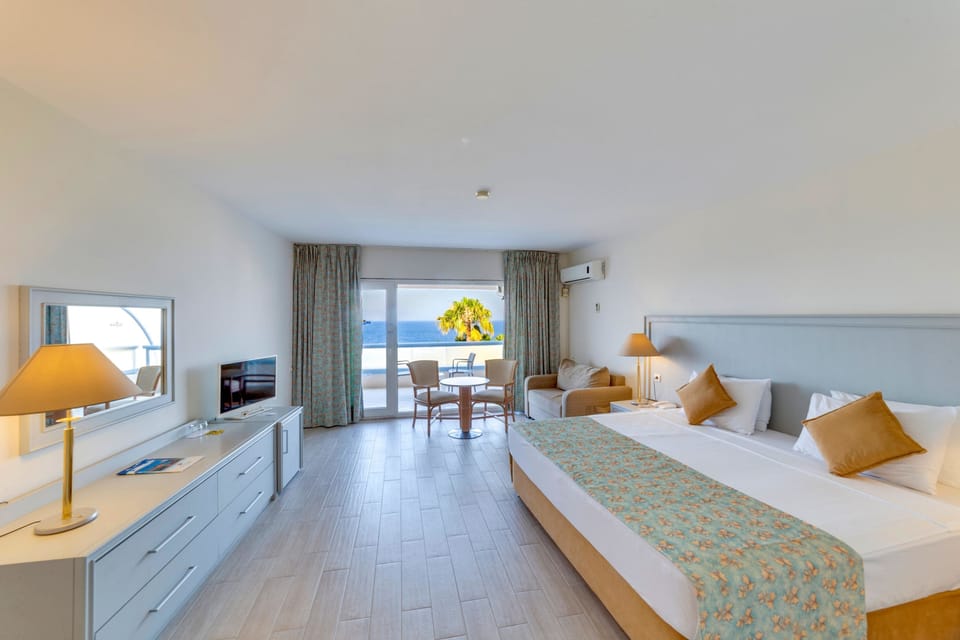 Free minibar, in-room safe, desk, free cribs/infant beds