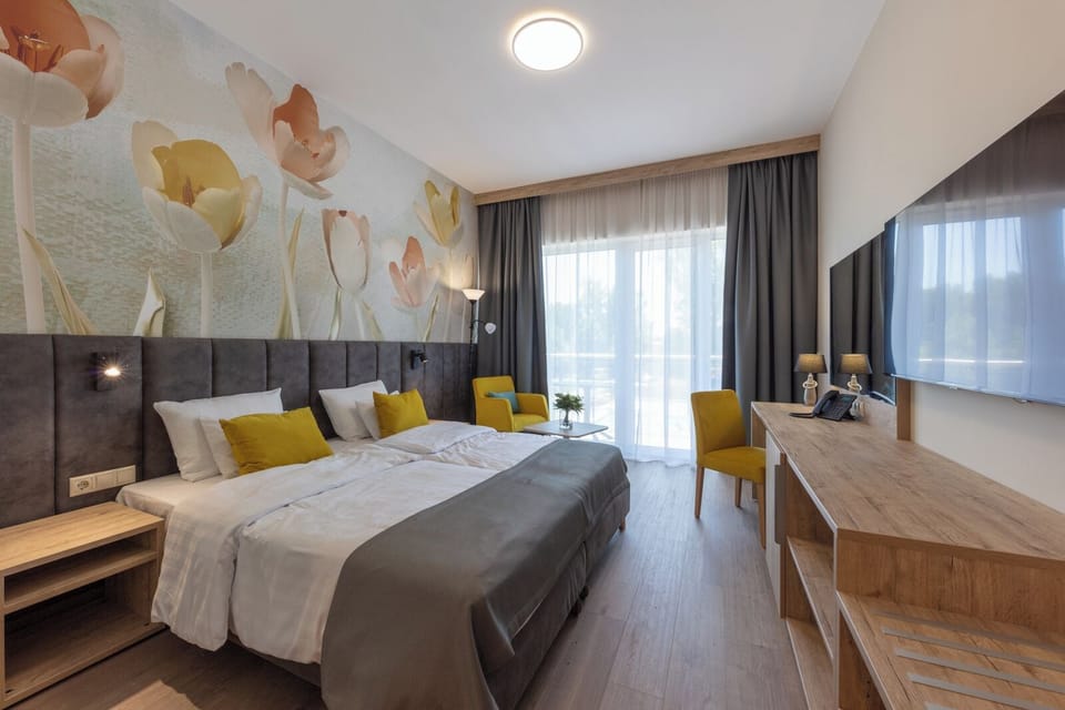 Deluxe Double or Twin Room | Minibar, in-room safe, desk, laptop workspace