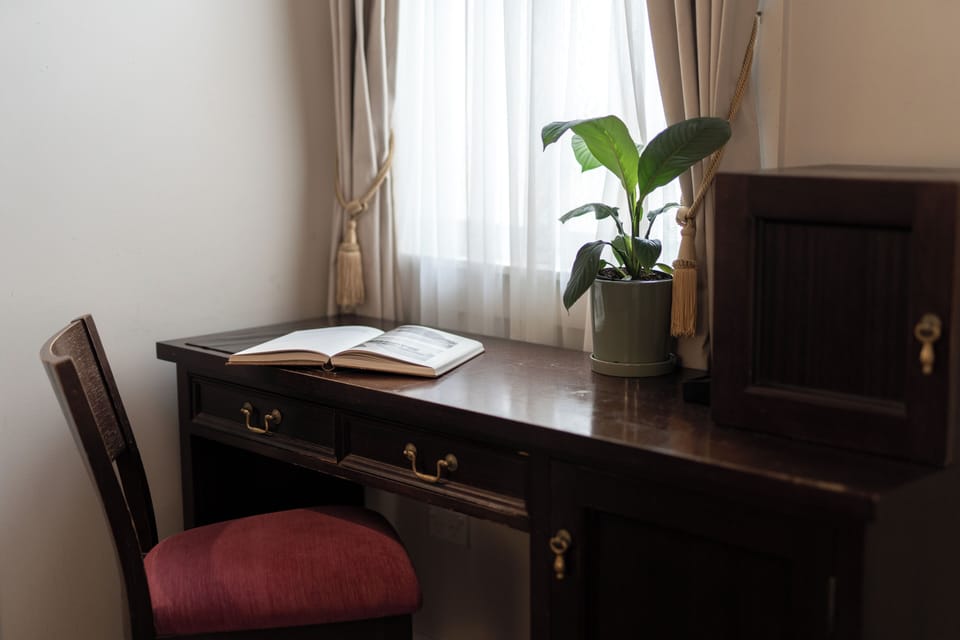 Classic Room, 1 Queen Bed | Premium bedding, minibar, blackout drapes