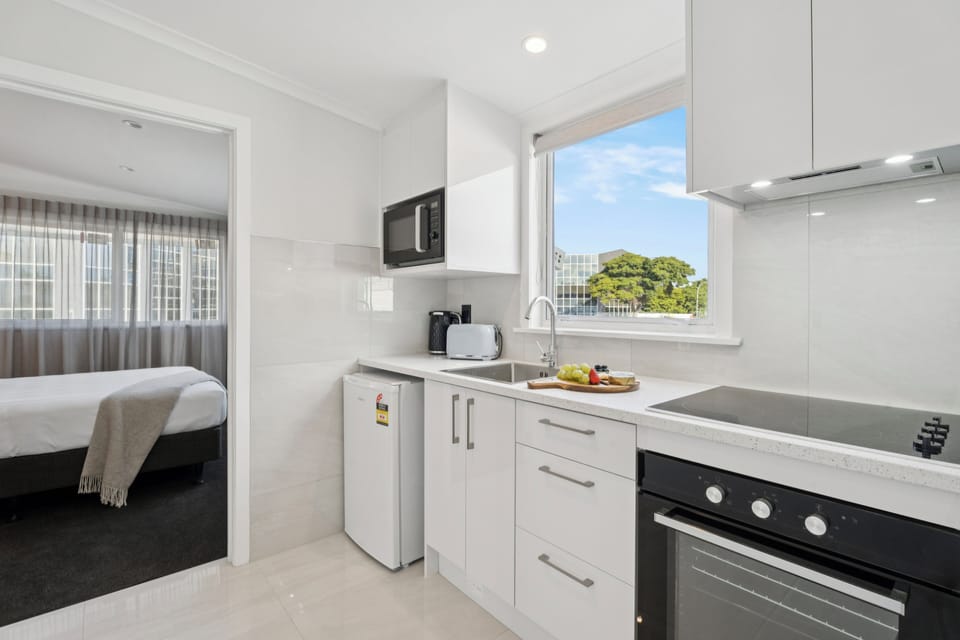 Luxury Room, 1 Bedroom | Private kitchen | Fridge, coffee/tea maker