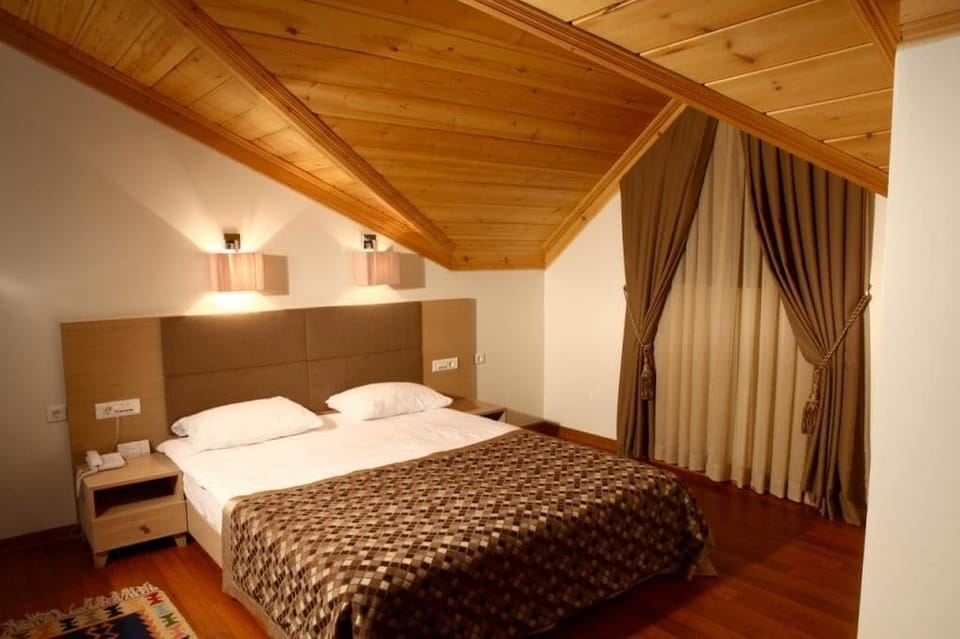 Family Room | Premium bedding, minibar, in-room safe, soundproofing