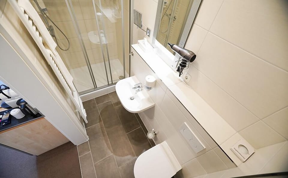 Economy Single Room, 1 Twin Bed | Bathroom | Shower, free toiletries, hair dryer, towels