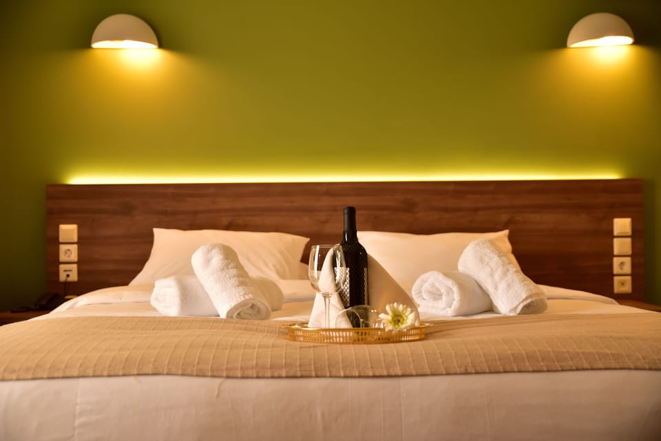 Double or Twin Room | In-room safe, blackout drapes, free cribs/infant beds, free WiFi