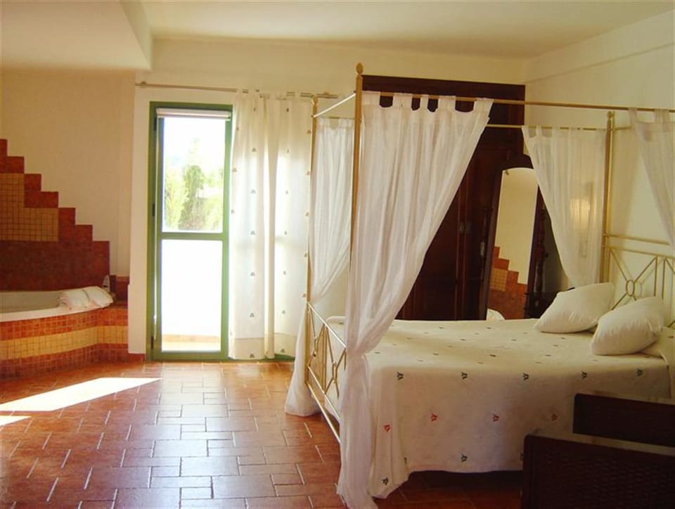 Junior Suite | Minibar, in-room safe, desk, free WiFi