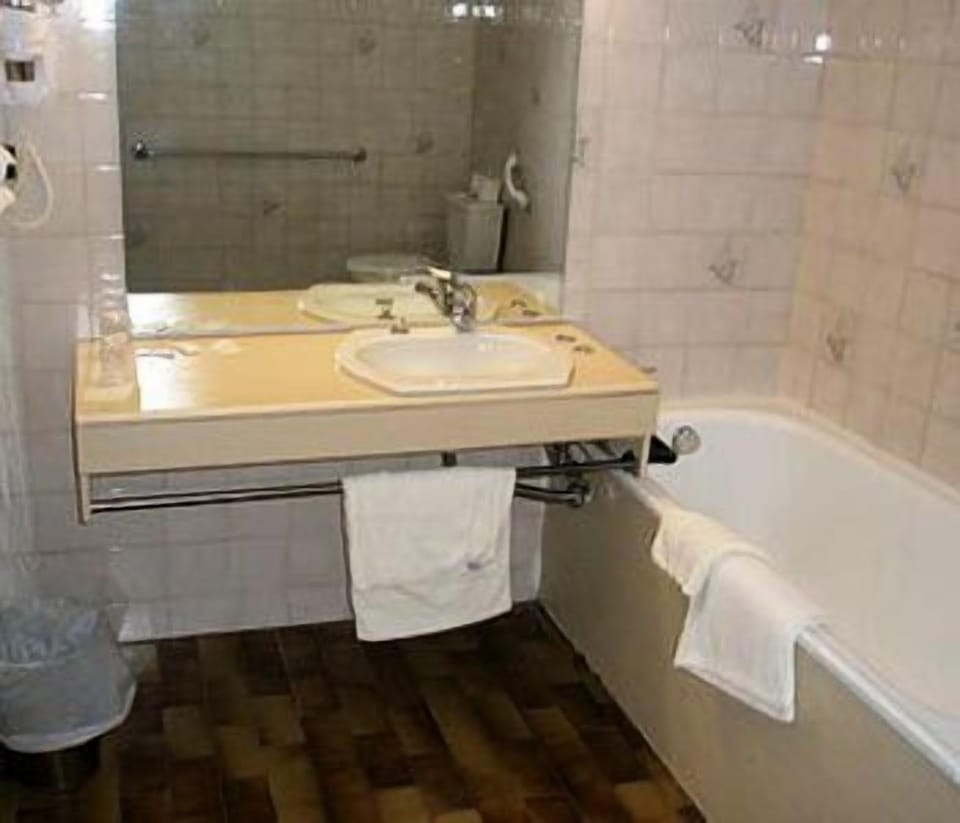 Double Room, Balcony | Bathroom | Hair dryer, bidet, towels