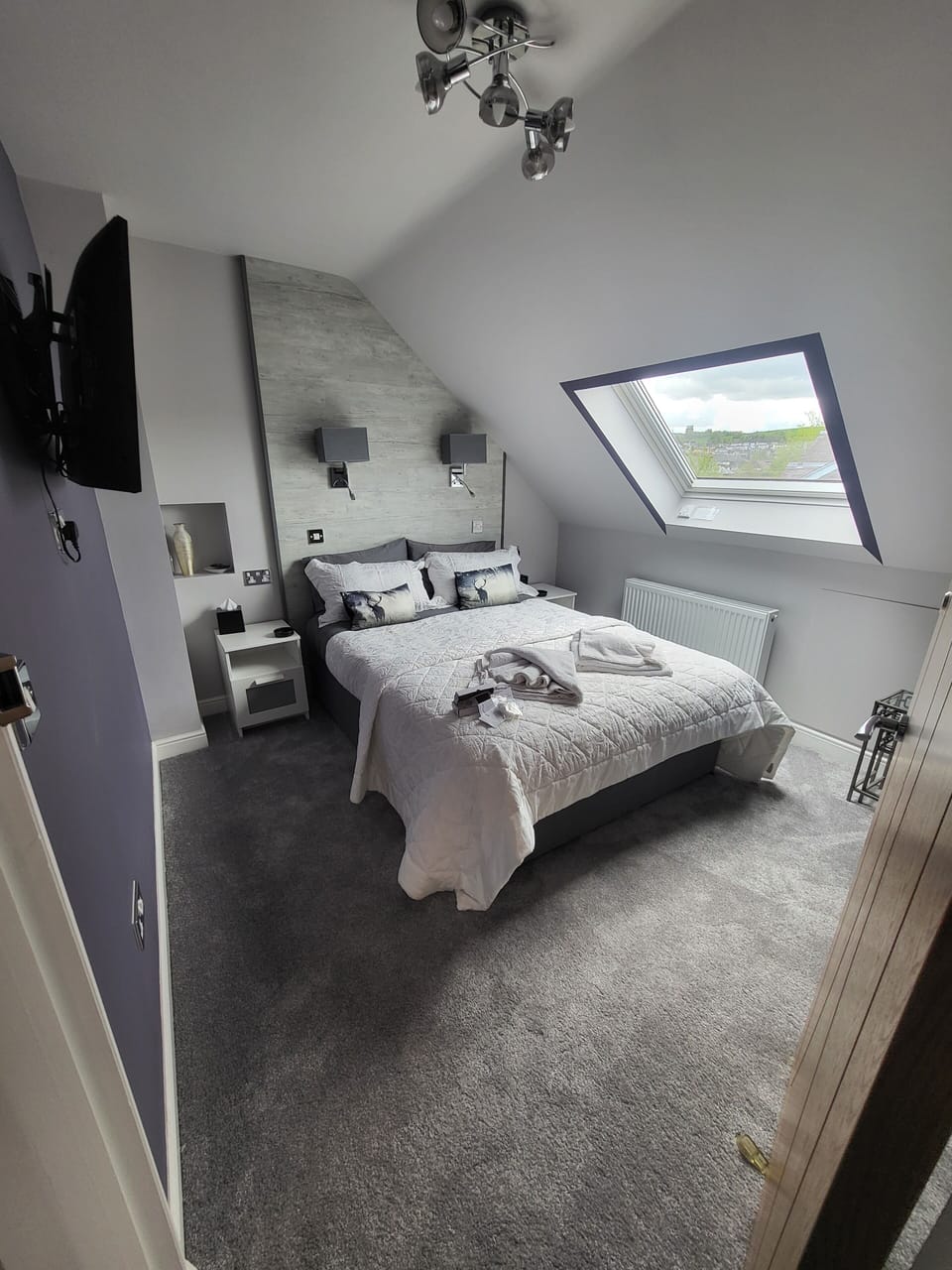 10 bedrooms, Egyptian cotton sheets, premium bedding