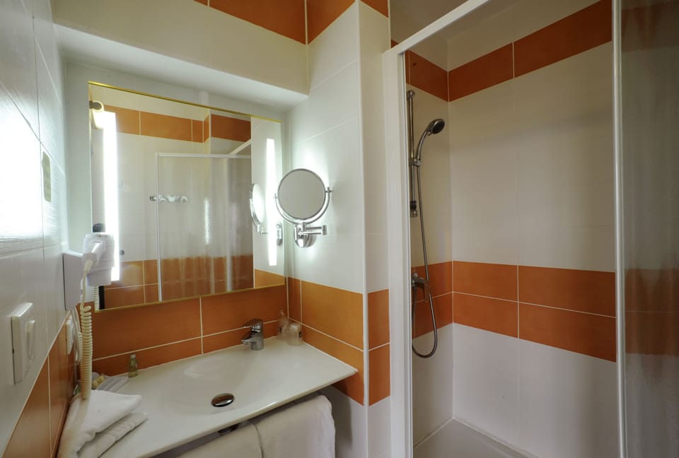 Bathroom sink