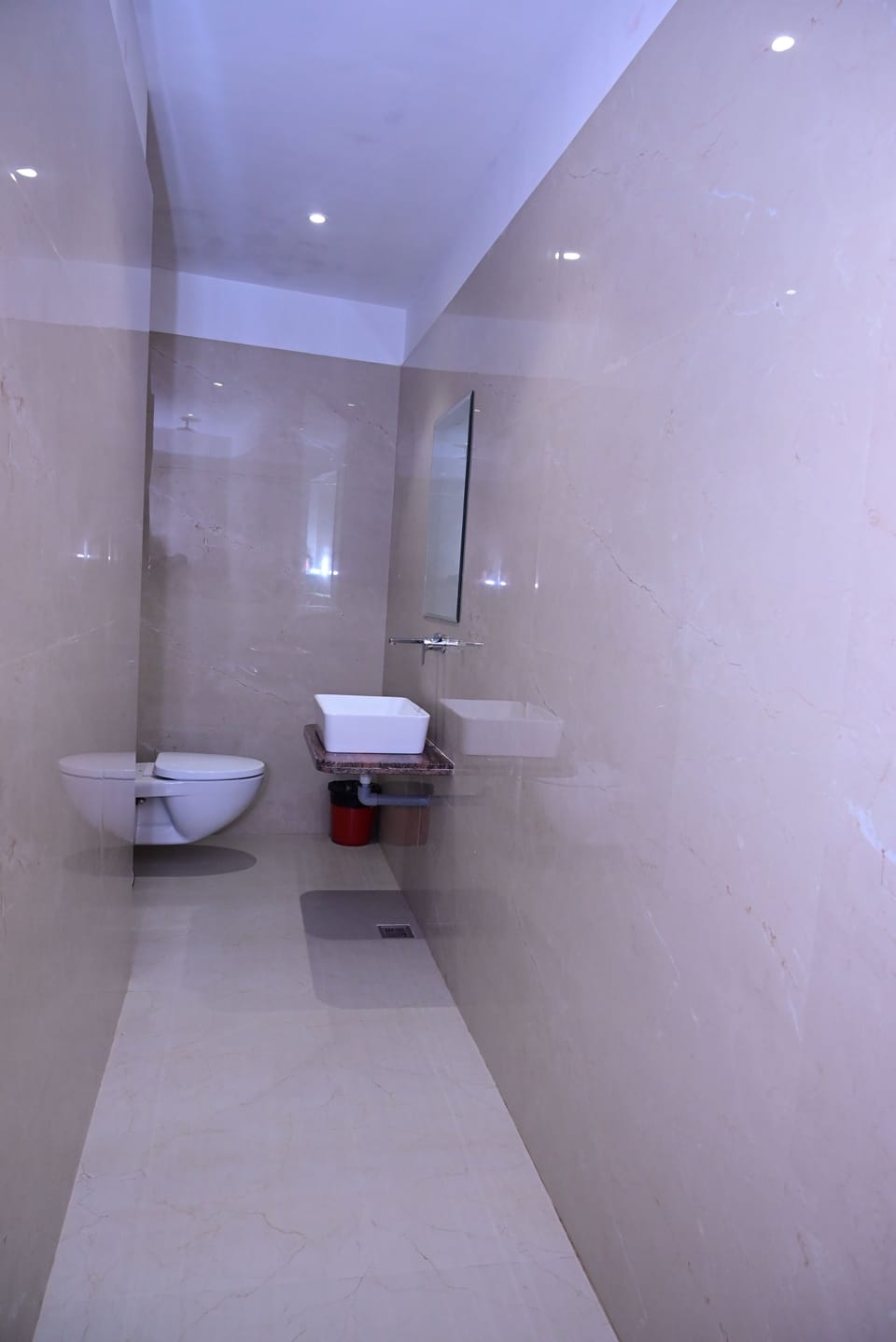 Executive Room | Bathroom | Shower, rainfall showerhead, free toiletries, hair dryer