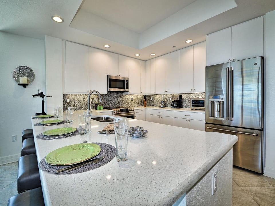 Modern U-shape kitchen with slow close cabinets.