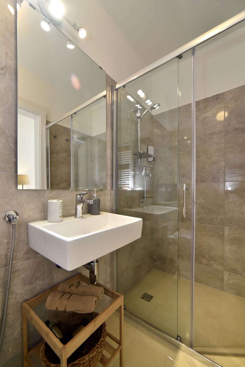 Panoramic Double Room, 1 Queen Bed, City View (5) | Bathroom | Shower, rainfall showerhead, free toiletries, hair dryer