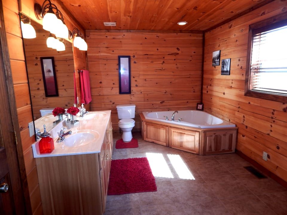 Master Bath-Double Vanity, Jacuzzi Tub & Walk In Shower