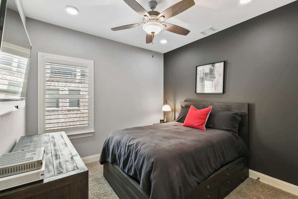 Bedroom 3 with TV