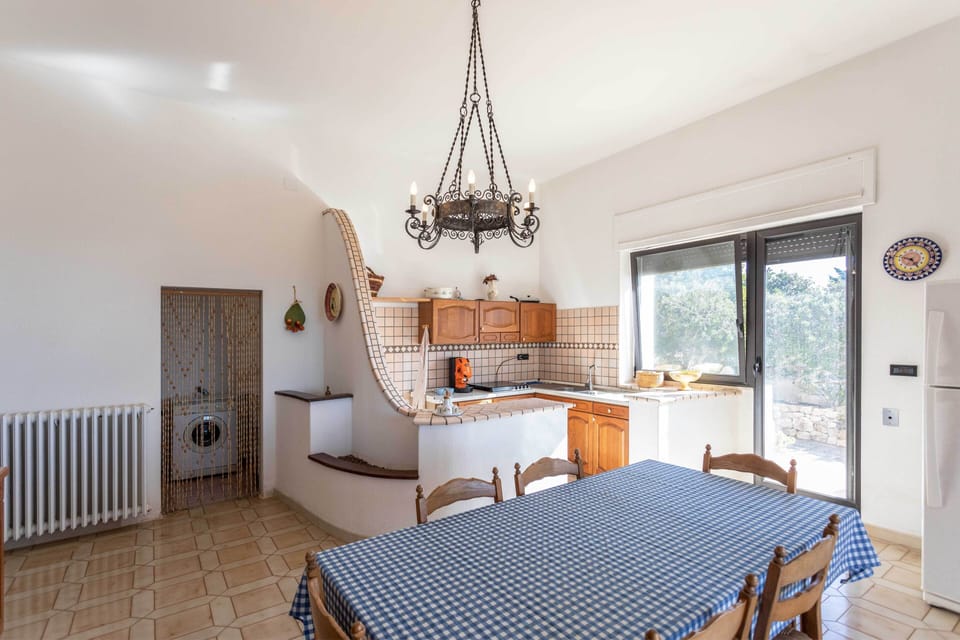 Studio | Private kitchen | Full-size fridge, oven, stovetop, cookware/dishes/utensils