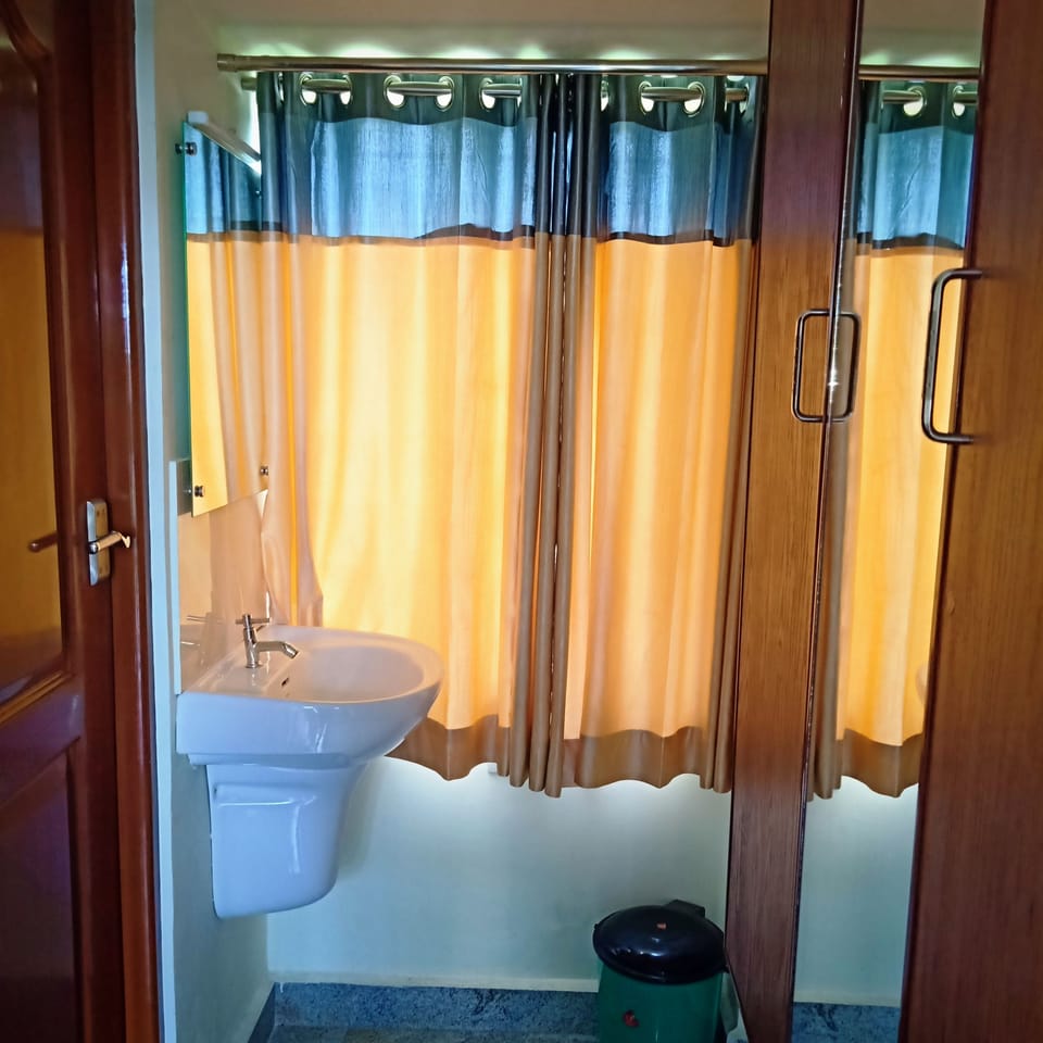 Jippus Galaxy Hotel in Kochi