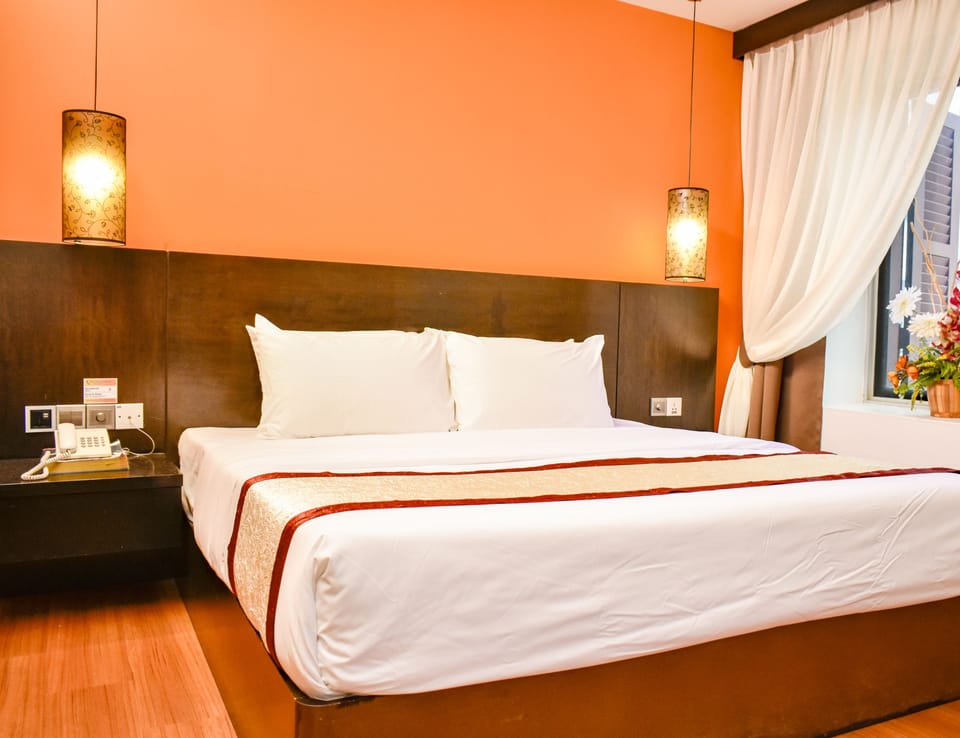 Executive Suite | Desk, blackout drapes, soundproofing, iron/ironing board (on request)