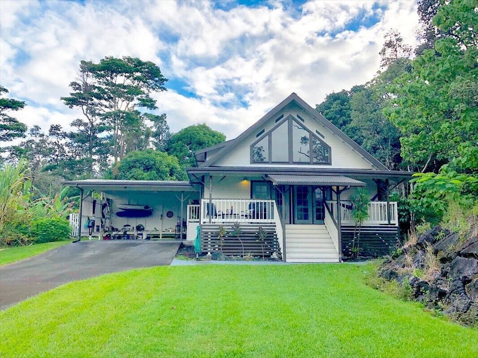 Hale Ho'okomo welcomes you with 3BR and 2 Baths