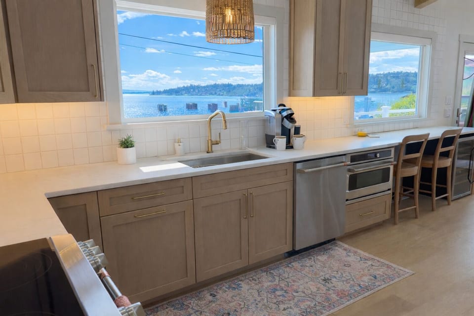 Time at the sink is a pleasure when you have that view.  