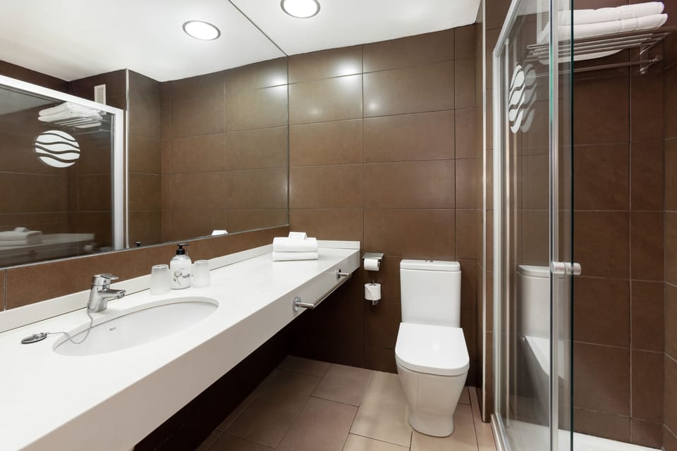 Shower, spring water tub, free toiletries, hair dryer