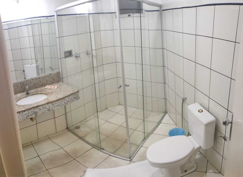 Family Room | Bathroom | Shower, hair dryer, towels