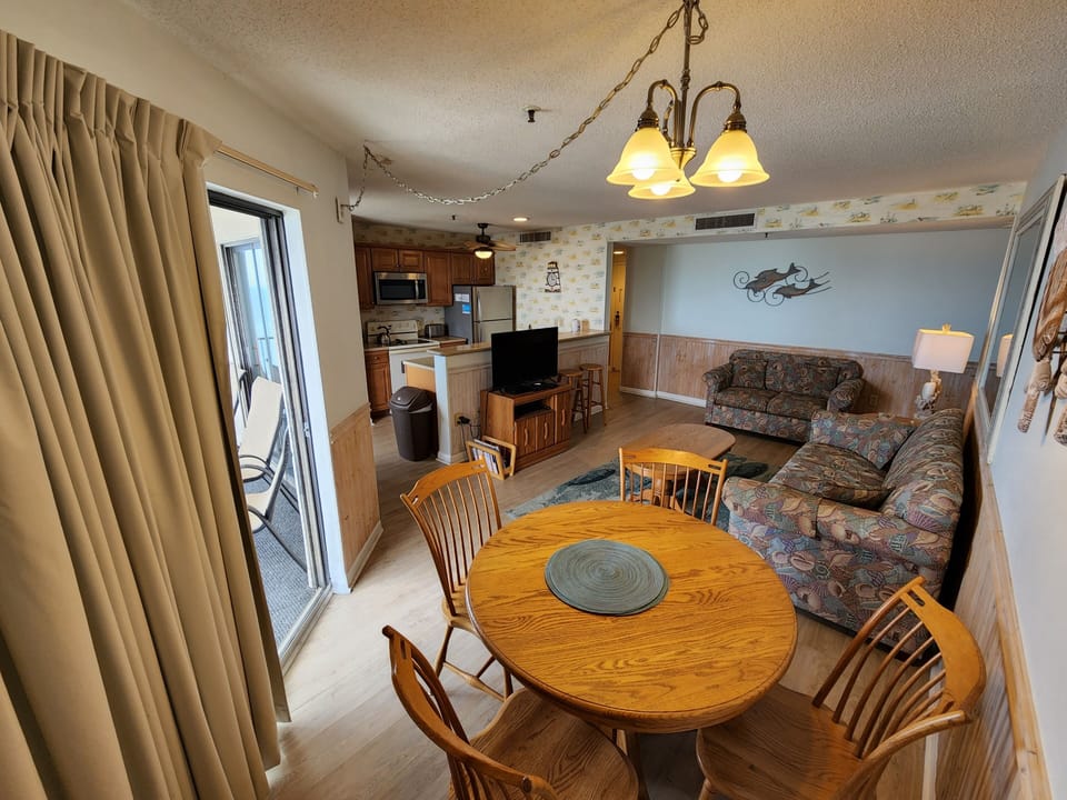 Living Room pic #3