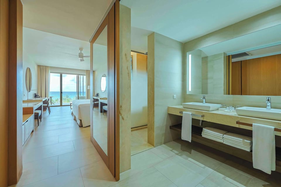 Junior Suite, Oceanfront | Bathroom | Combined shower/tub, hydromassage showerhead, free toiletries