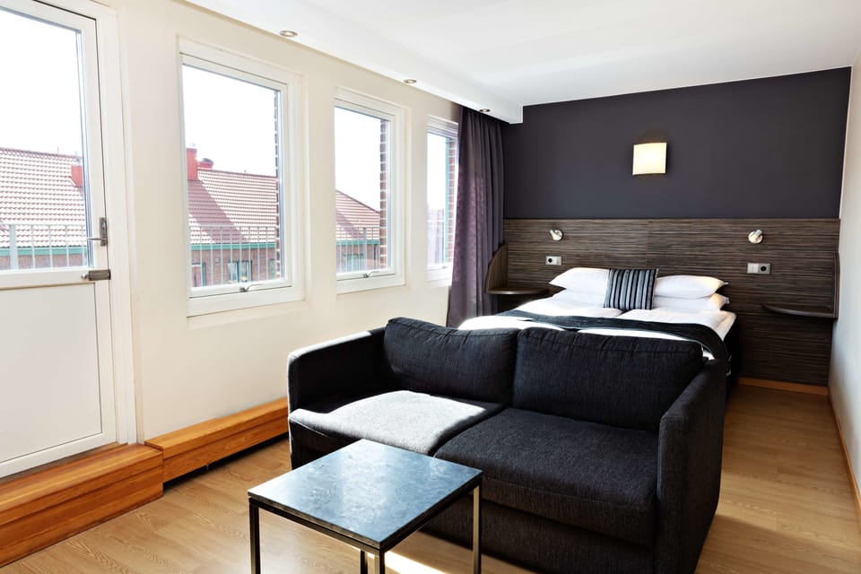Standard Room, 1 Double Bed, Non Smoking | Desk, laptop workspace, blackout drapes, iron/ironing board