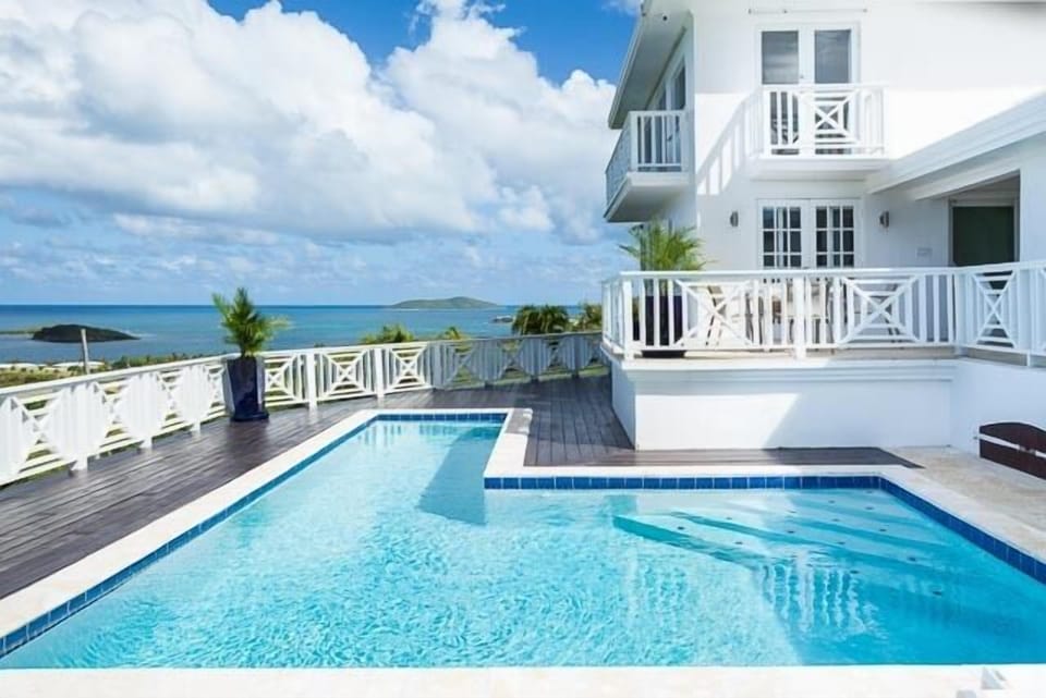 Your perfect Hill top Villa come and enjoy.