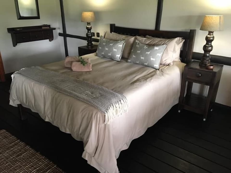 Deluxe Double Room (De Luxe Queen) | Desk, laptop workspace, blackout drapes, WiFi (free)