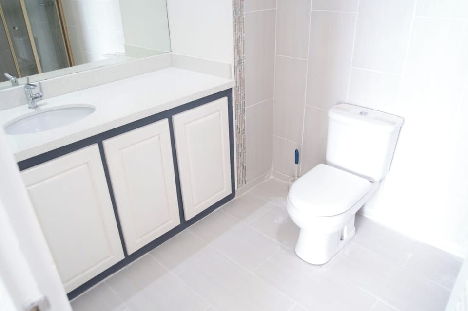 Ensuite to Sunset Suite