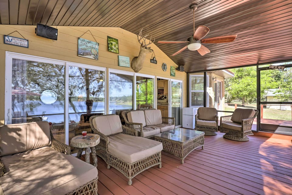 Screened-In Porch
