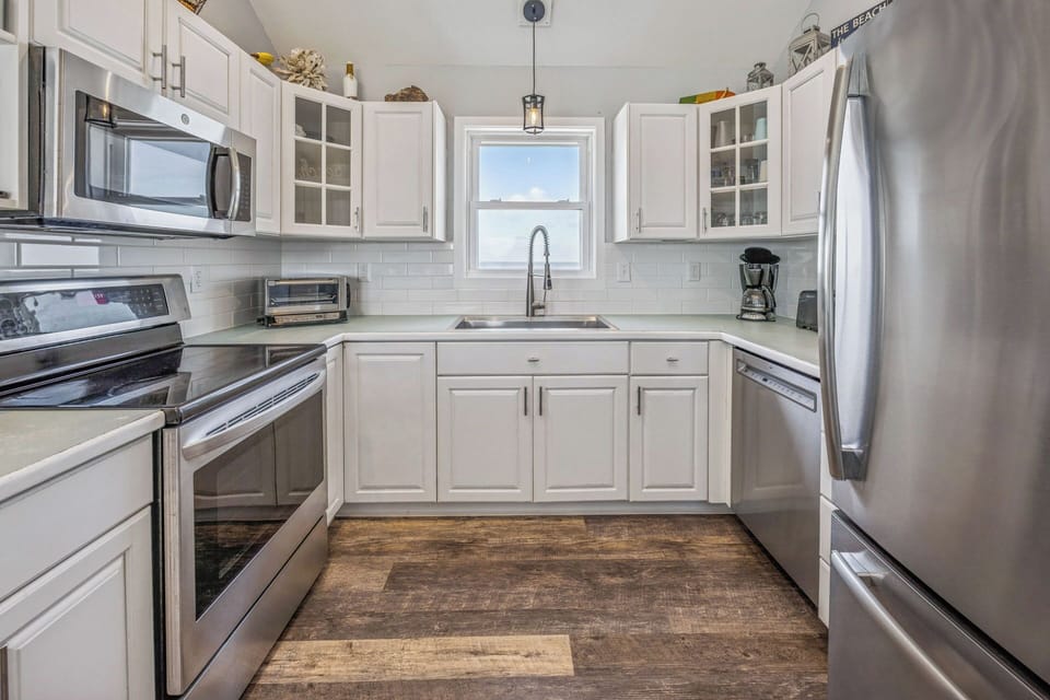 Surf or Sound Realty - 506 - Sounds Frisky - Kitchen -3