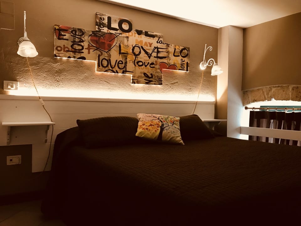 Classic Triple Room | Minibar, WiFi (free), bed sheets