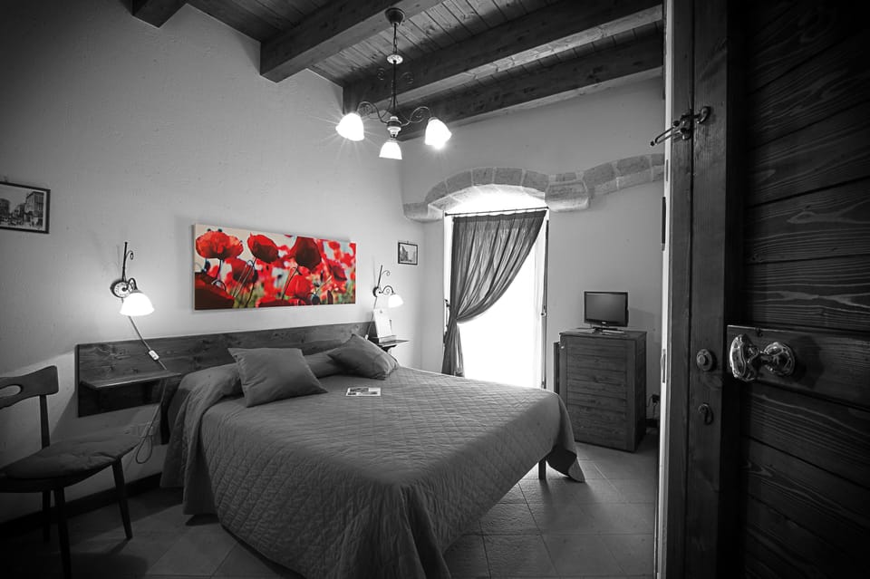 Double or Twin Room | Minibar, WiFi (free), bed sheets