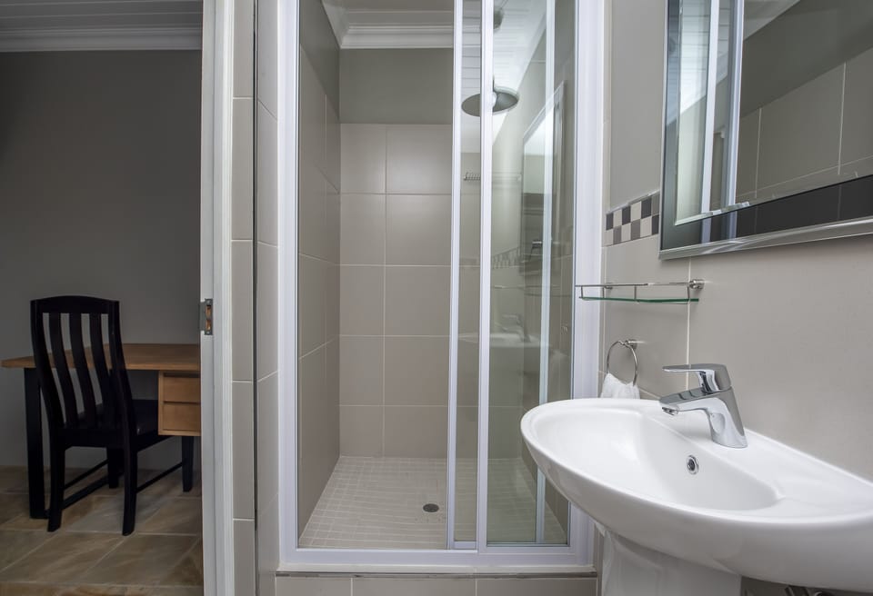 Standard Double Room, 1 Bedroom, Non Smoking | Bathroom | Shower, rainfall showerhead, free toiletries, hair dryer