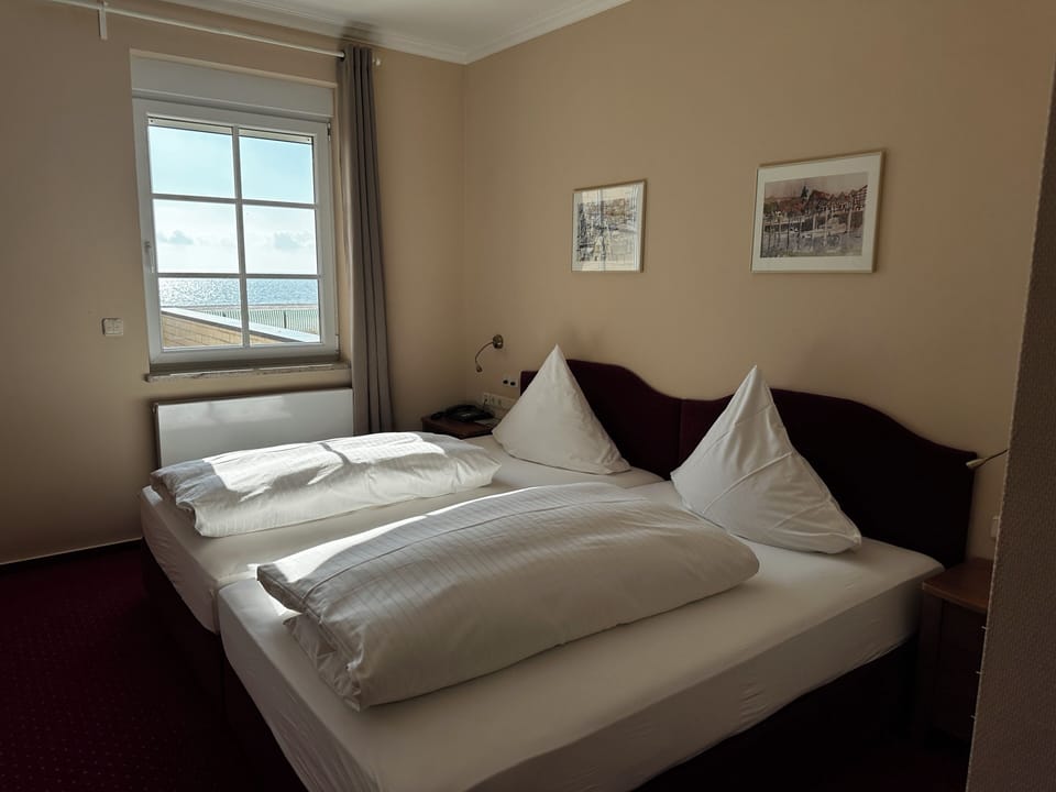Junior Room, 1 Double Bed, Beach View | Hypo-allergenic bedding, minibar, in-room safe, desk