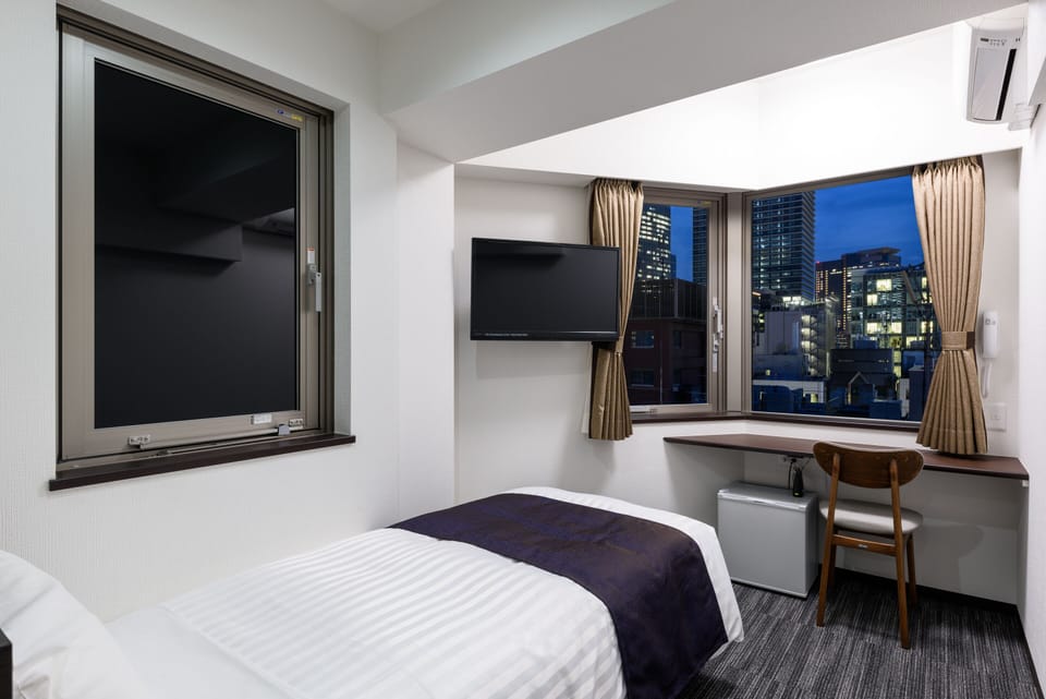 Single Room 1 | Desk, laptop workspace, blackout drapes, soundproofing