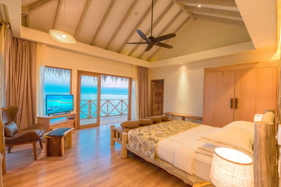 You & Me Suite with Floating Breakfast | Pillowtop beds, in-room safe, soundproofing, iron/ironing board