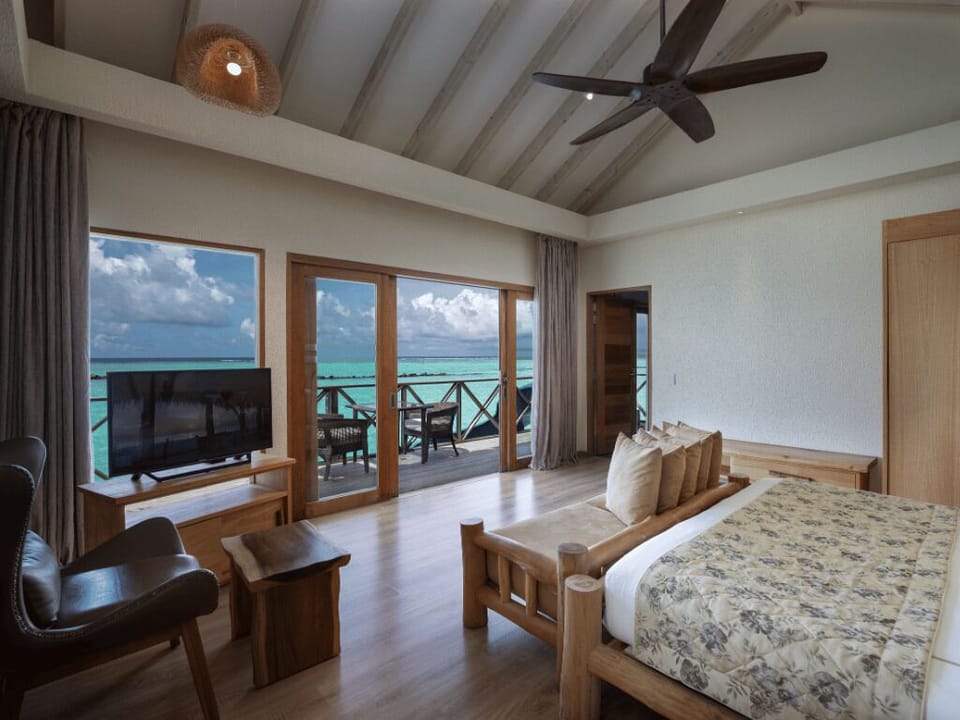 You & Me Suite with Floating Breakfast | Pillowtop beds, in-room safe, soundproofing, iron/ironing board