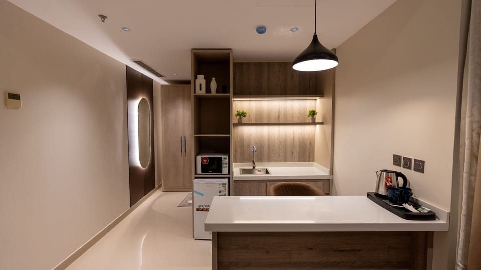 Standard Suite, 1 King Bed | Microwave