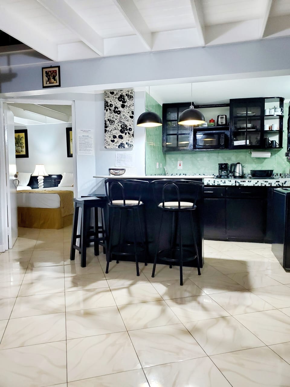 Comfort Condo, 2 Bedrooms, Ocean View | Private kitchen | Coffee/tea maker, full-size fridge, microwave, stovetop