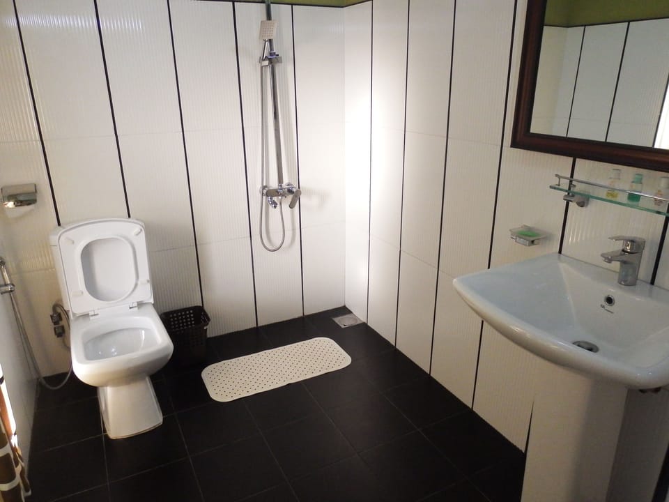 Deluxe Room, 1 Double Bed, Garden View | Bathroom | Shower, slippers, towels