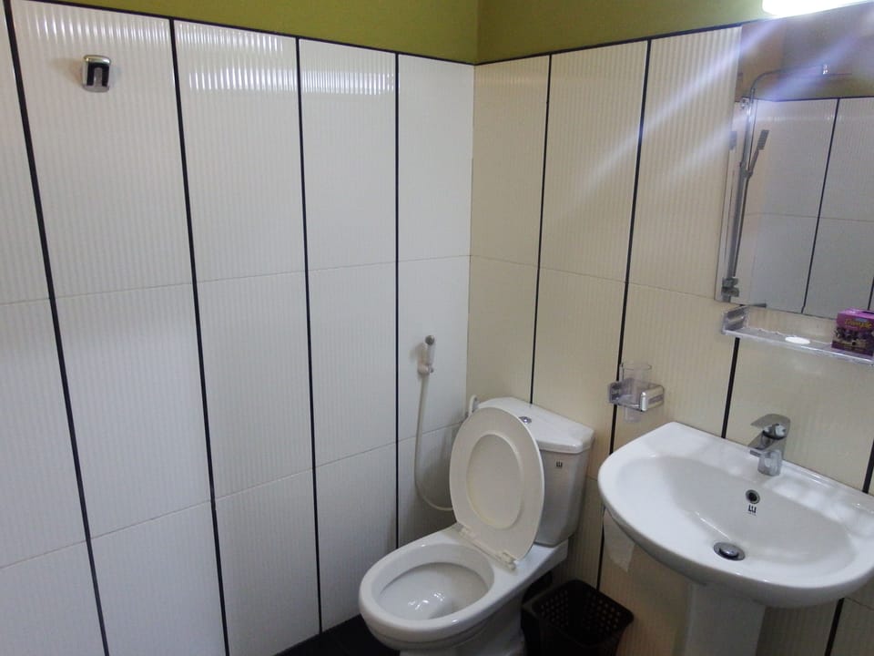 Deluxe Room, 1 Double Bed, Garden View | Bathroom | Shower, slippers, towels