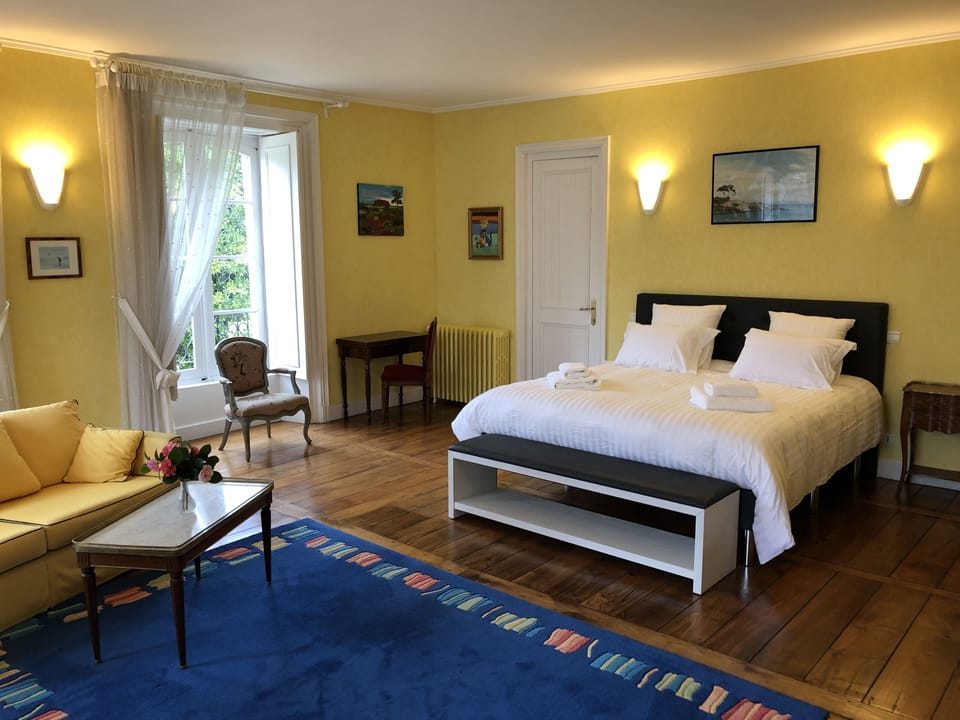 Deluxe Double Room (Van Gogh) | Premium bedding, individually decorated, individually furnished, desk