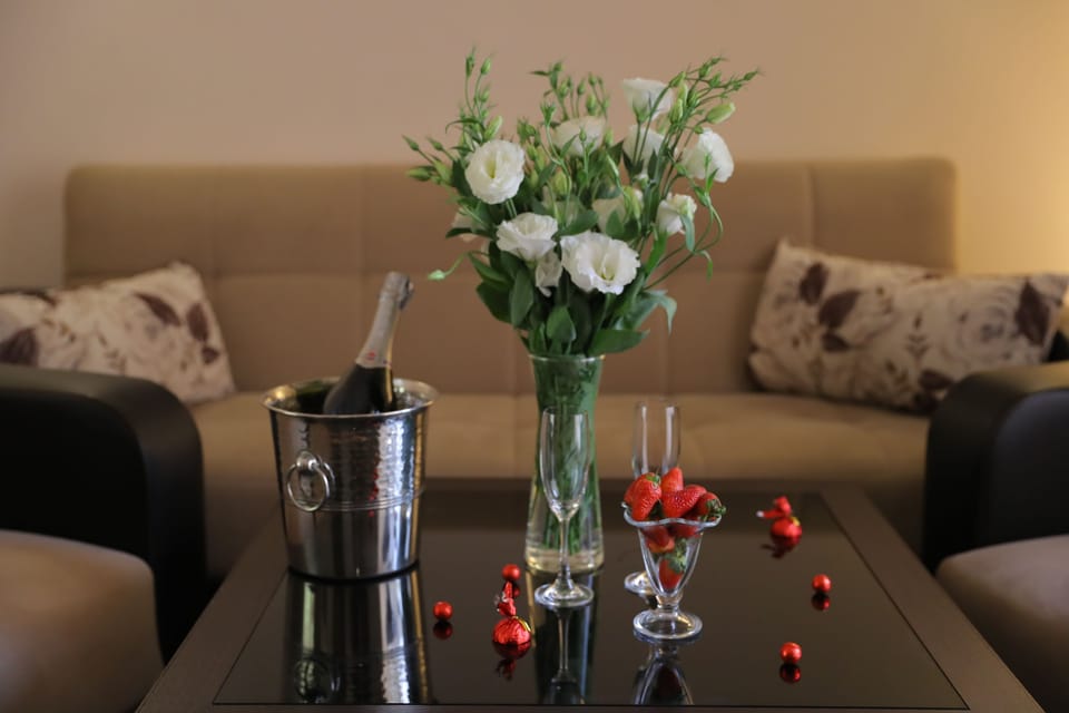 Deluxe Double Room | Minibar, in-room safe, desk, blackout drapes