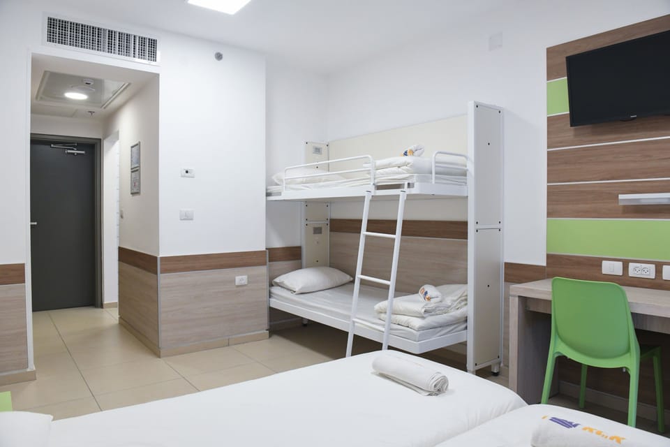 Standard Room | Living room | Flat-screen TV