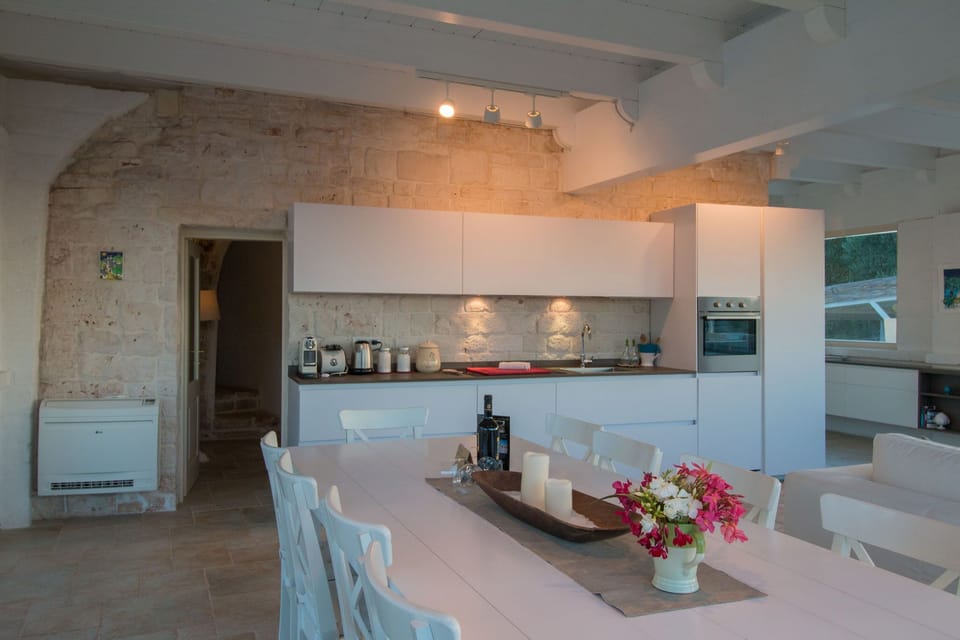 Villa, 4 Bedrooms | Private kitchen | Full-size fridge, oven, stovetop, dishwasher