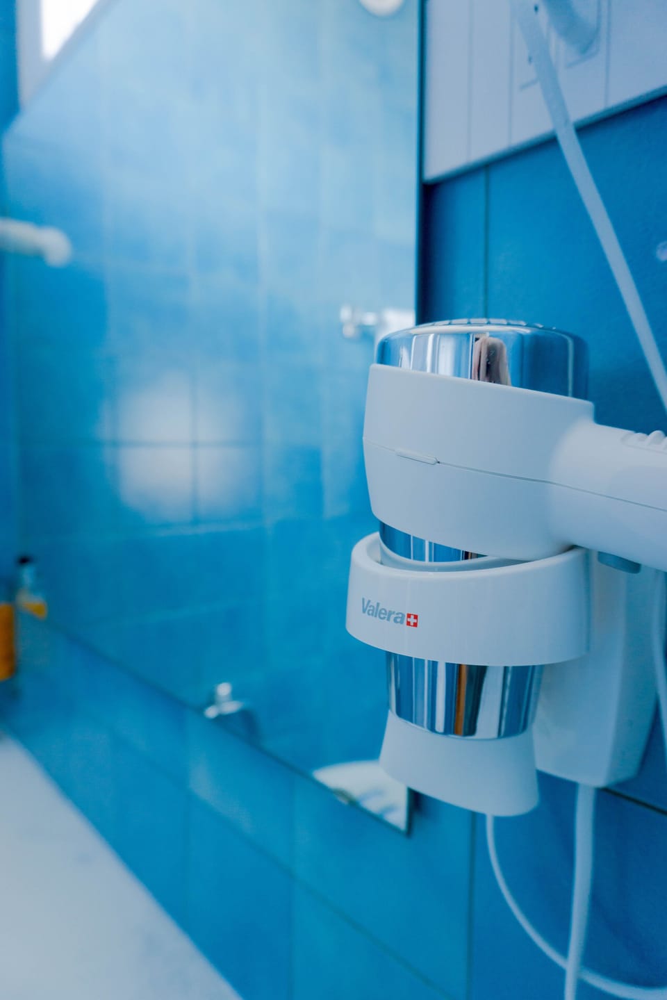 Shower, bidet, towels