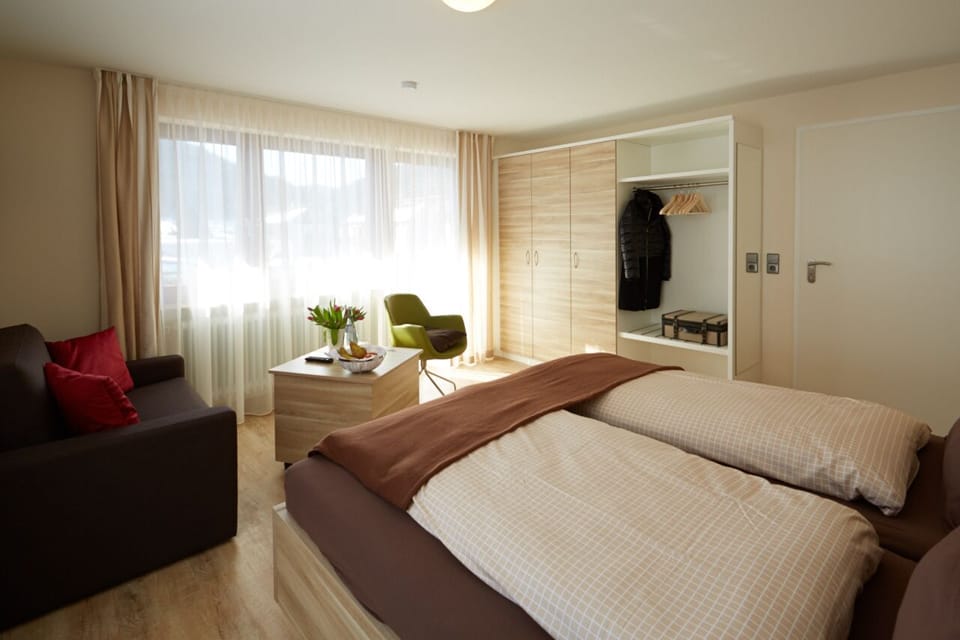 Blackout drapes, free WiFi, bed sheets