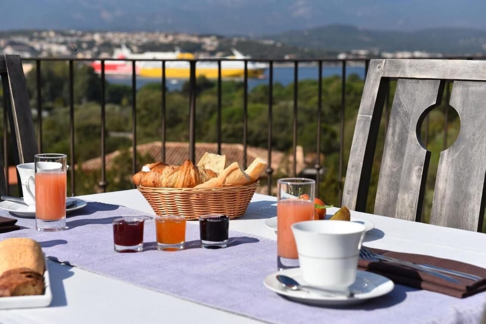 Daily buffet breakfast (EUR 18 per person)